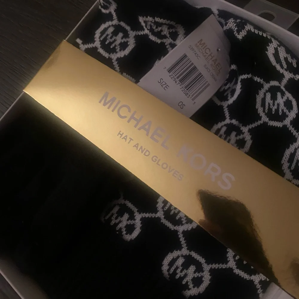 NEW AUTHENTIC Michael Kors hat and glove gift set.